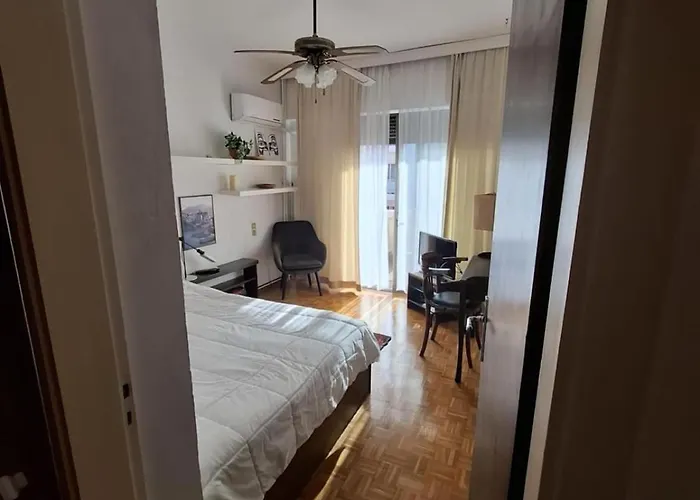 Antony's Elli Rhodes City